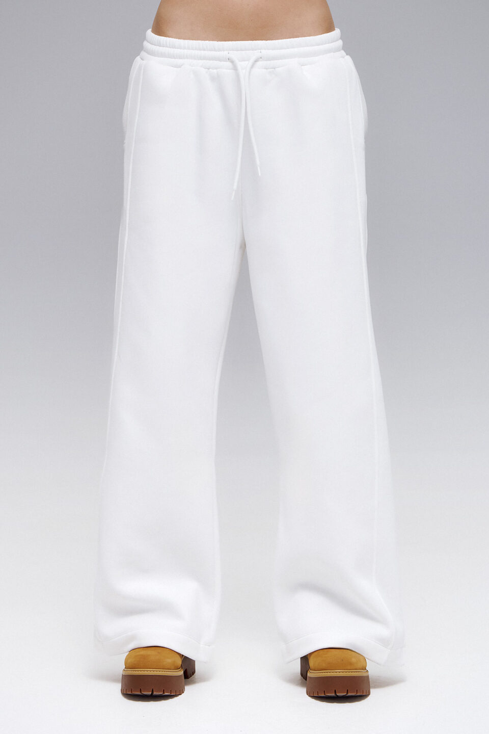 PANTS IN WHITE