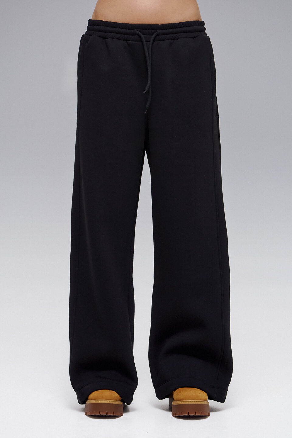 PANTS IN BLACK