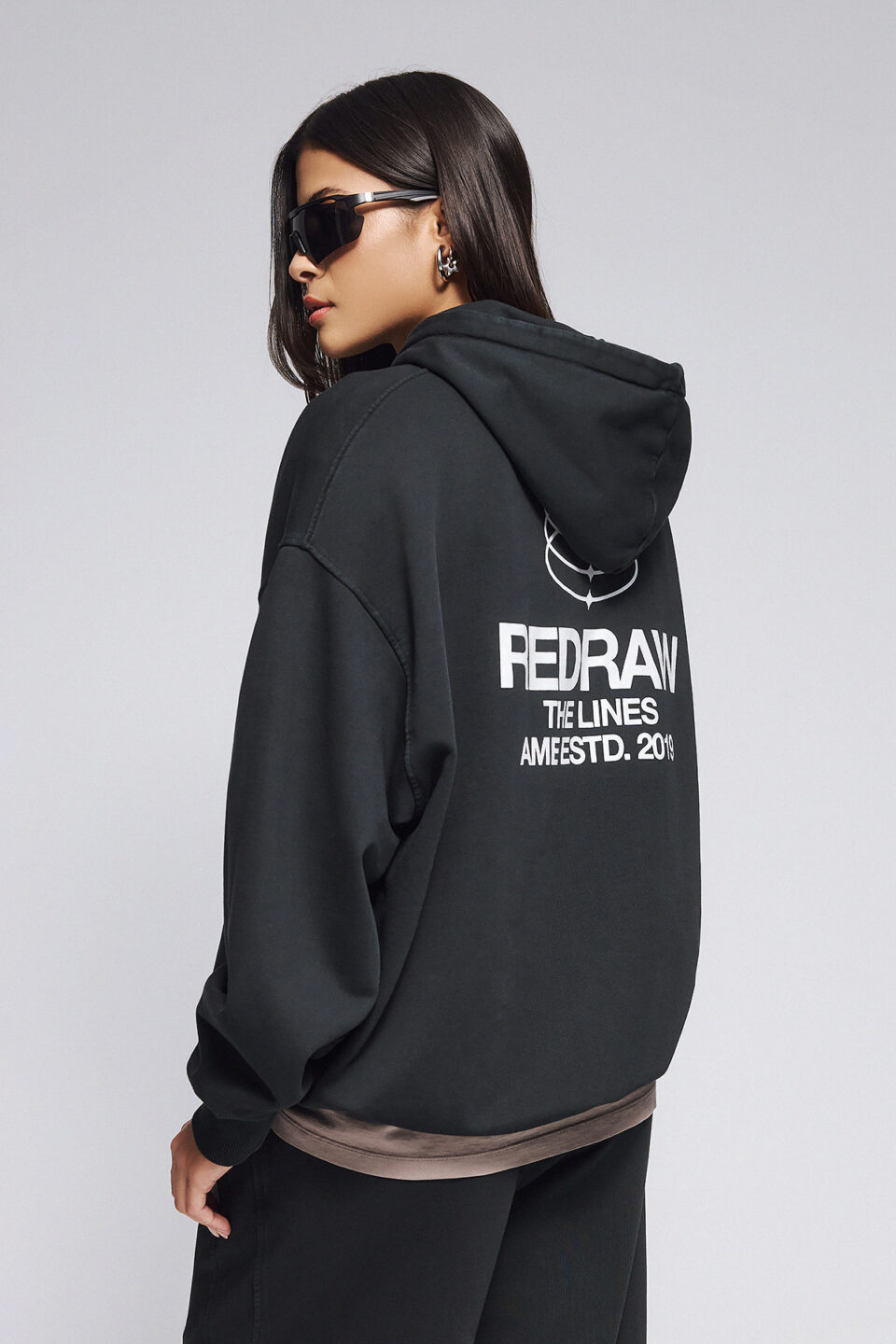 HOODIE REDRAW IN STONE WASHED BLACK