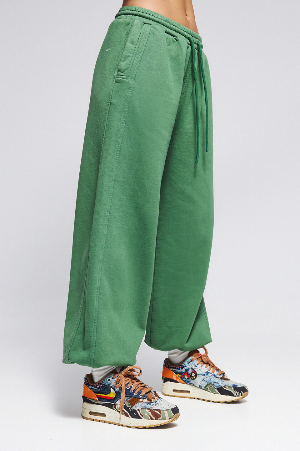 PANTS IN STONE WASHED GREEN