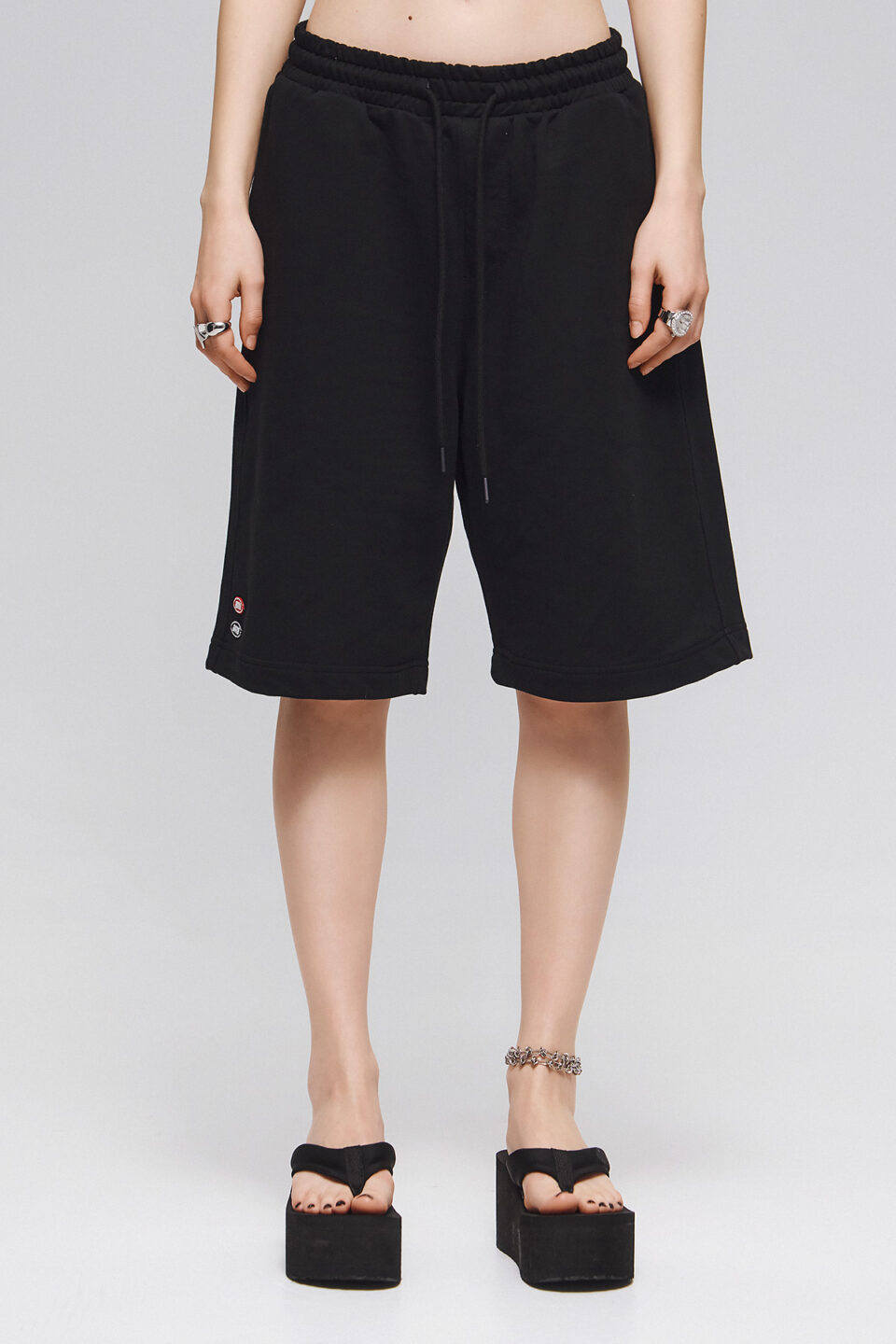 UNISEX SHORTS IN BLACK